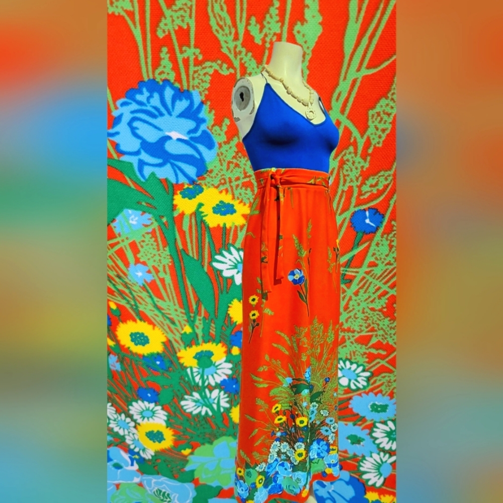 Vintage 70s Maxi skirt with floral motif. Union tag. Psychedelic colors. Belt